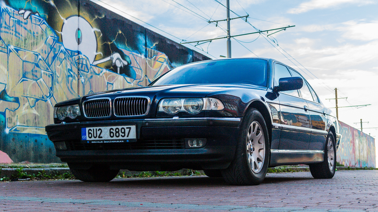 BMW 7 e38 черная